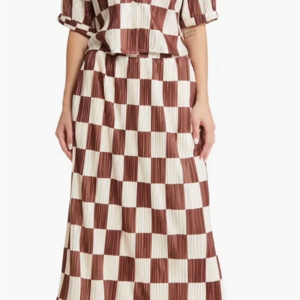 Dressed in LALA Est La Vie Plisse’ Maxi skirt set.